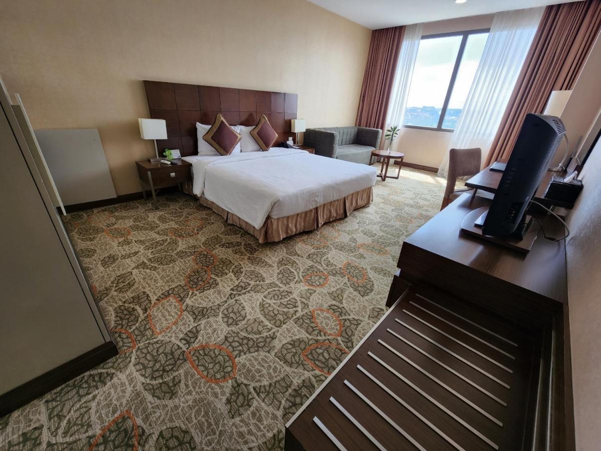 Aurora Hotel Plaza Biên Hòa Extérieur photo
