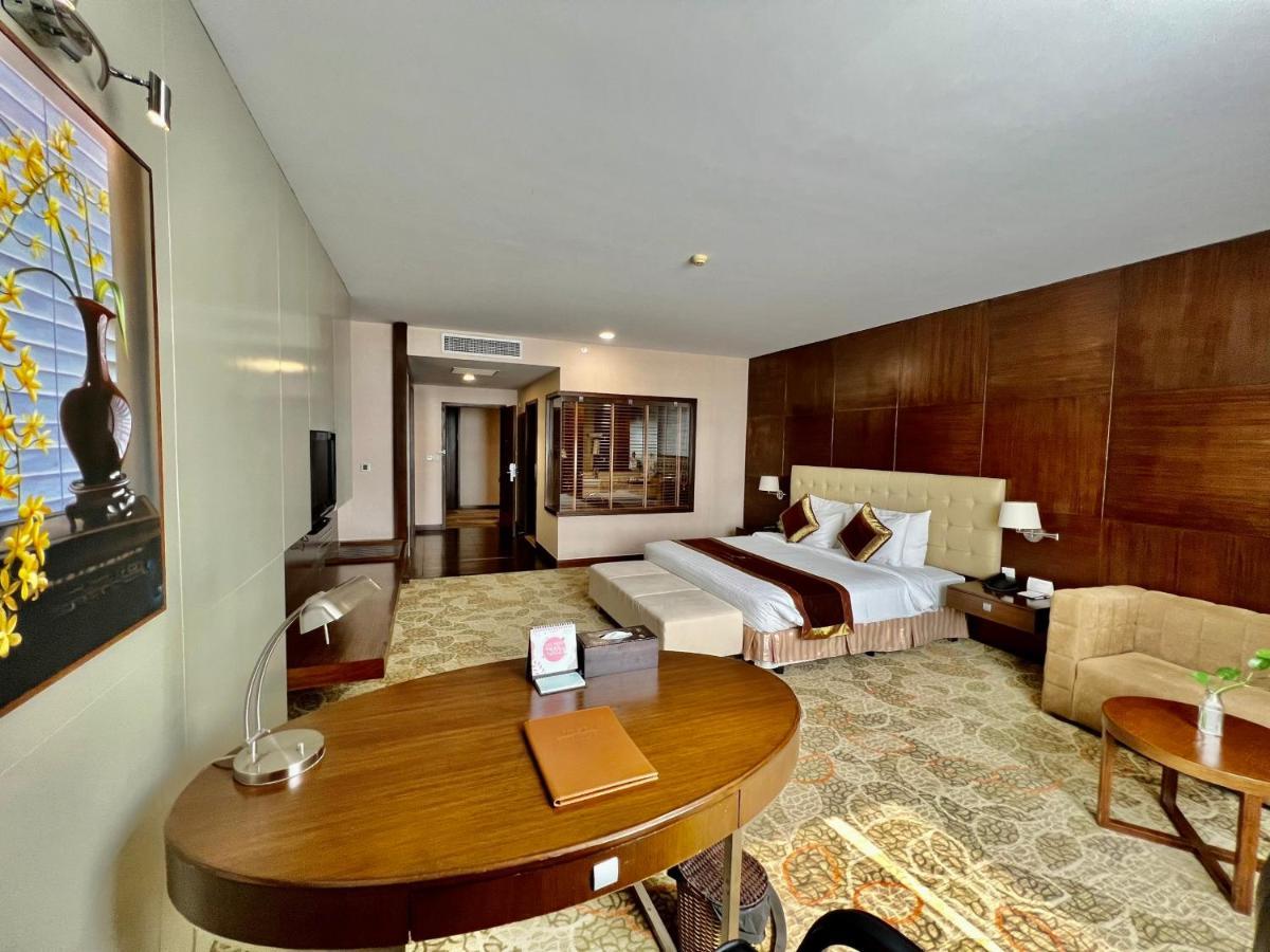 Aurora Hotel Plaza Biên Hòa Extérieur photo