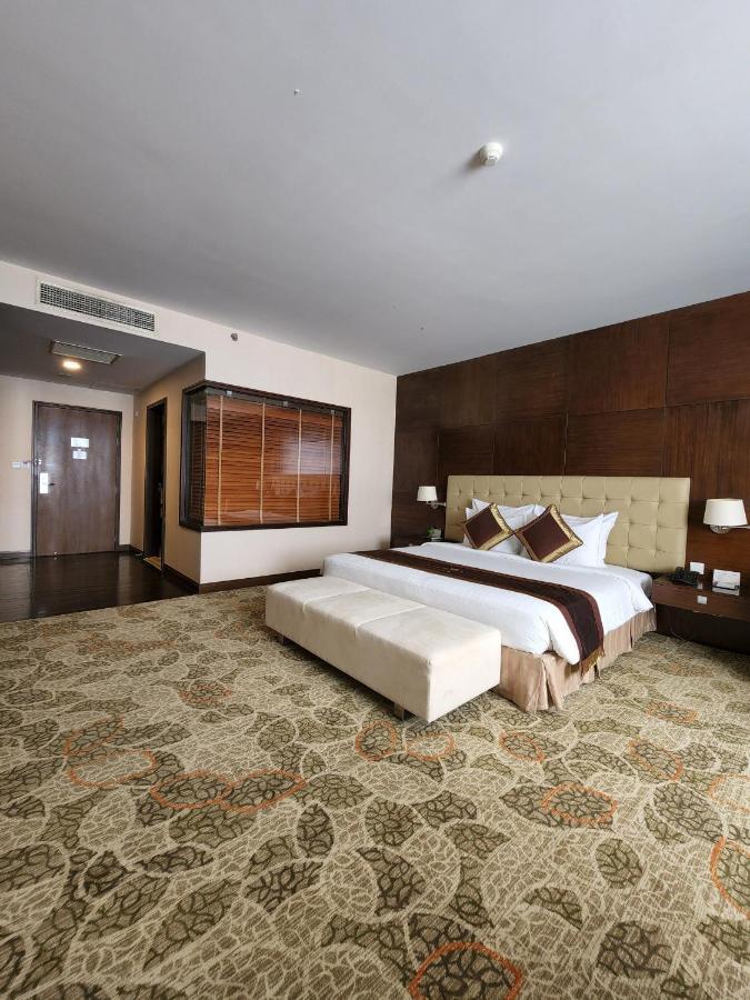 Aurora Hotel Plaza Biên Hòa Extérieur photo