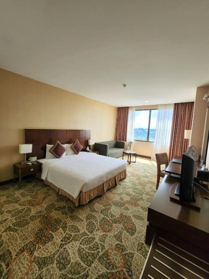 Aurora Hotel Plaza Biên Hòa Extérieur photo