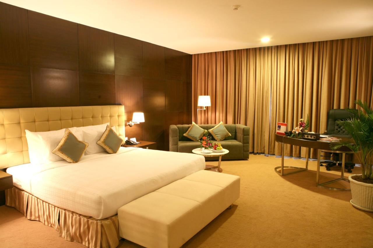 Aurora Hotel Plaza Biên Hòa Extérieur photo