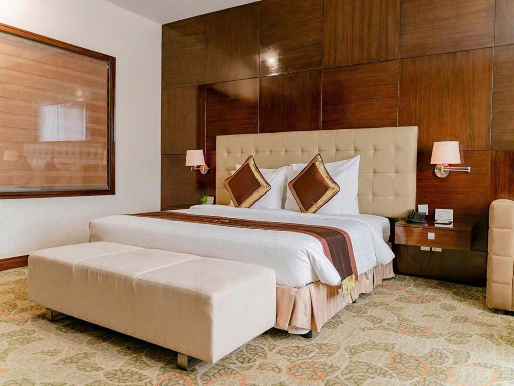 Aurora Hotel Plaza Biên Hòa Extérieur photo
