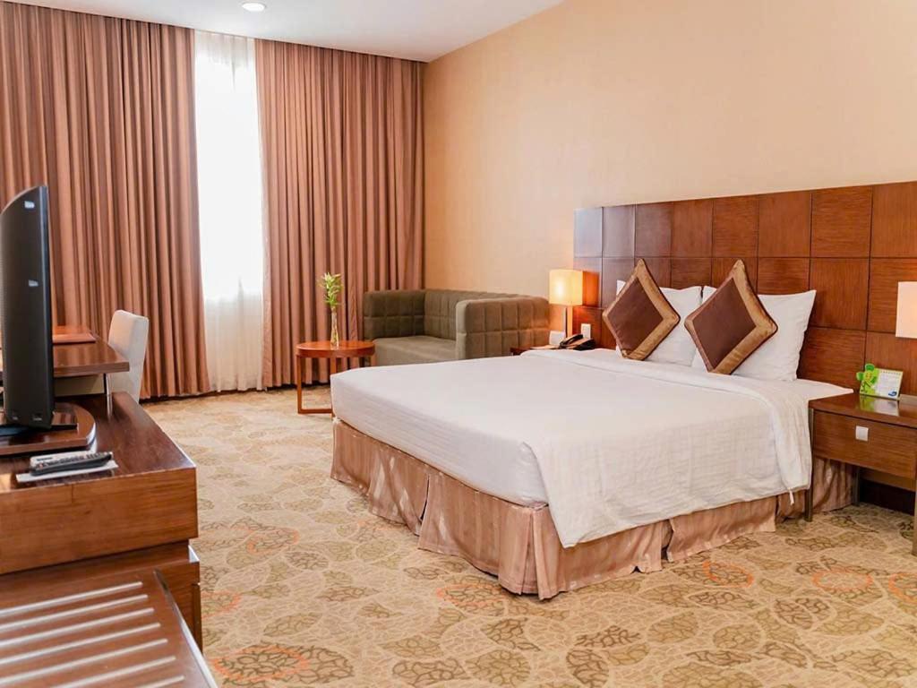 Aurora Hotel Plaza Biên Hòa Extérieur photo